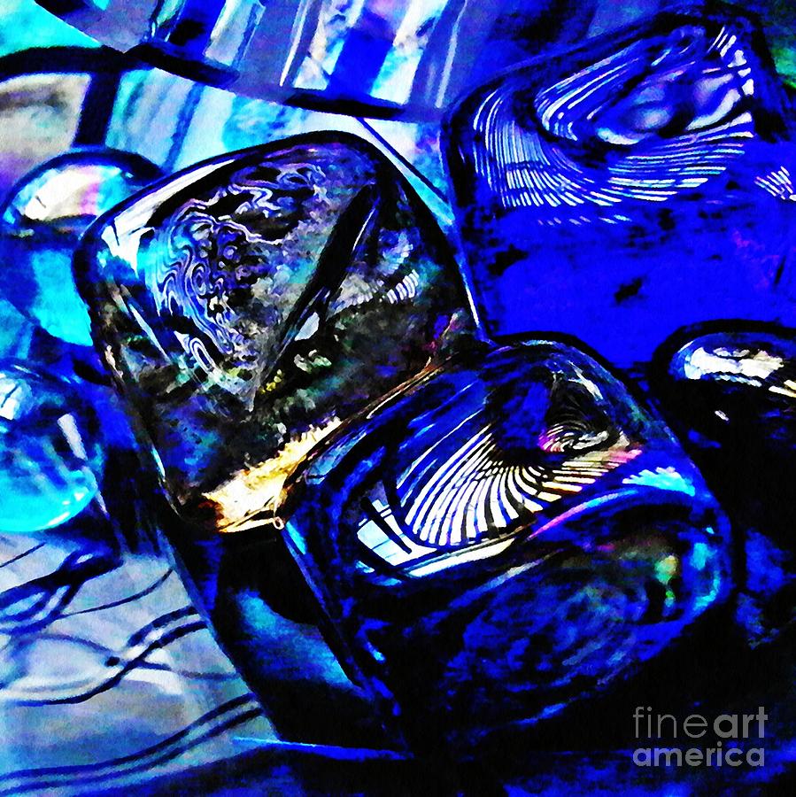 Abstract Photograph - Glass Abstract 14 by Sarah Loft