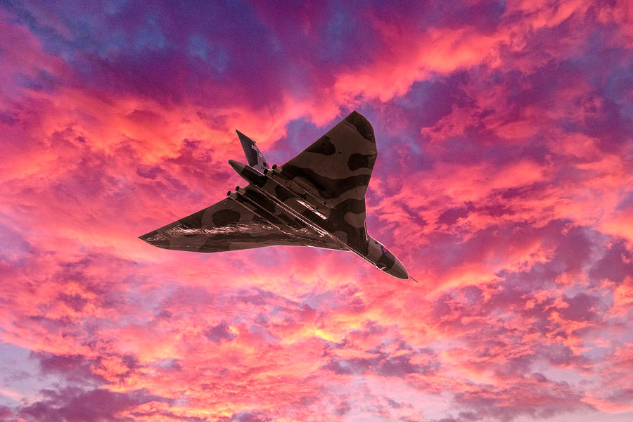 Avro Vulcan Photograph - Going out in a blaze of glory by Gary Eason