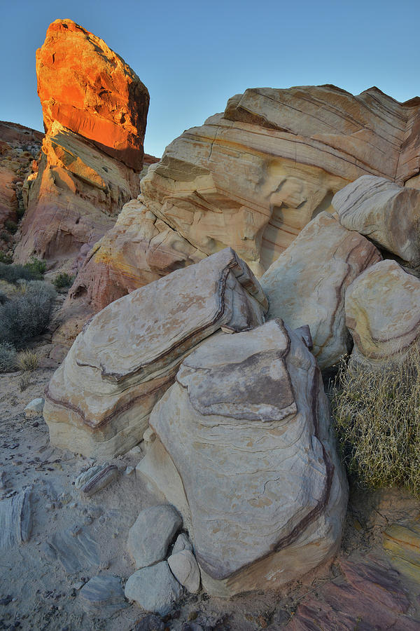 Golden Thumb in Valley of Fire SP Photograph by Ray Mathis