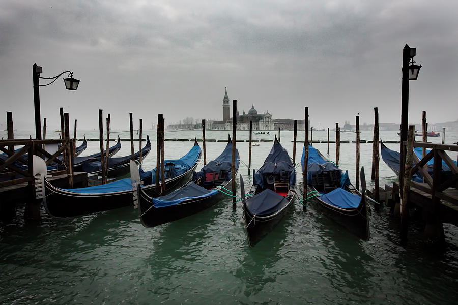 Gondola's of Venice Photograph by Linda D Lester - Fine Art America