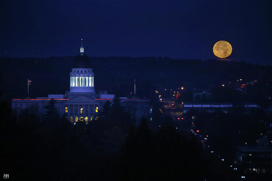 Good Night Moon Photograph by John Meader