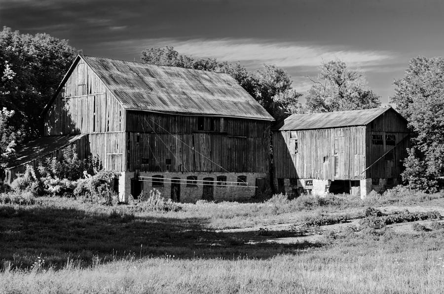Black And White Photograph - Governors Road Barn by Chuck Burdick
