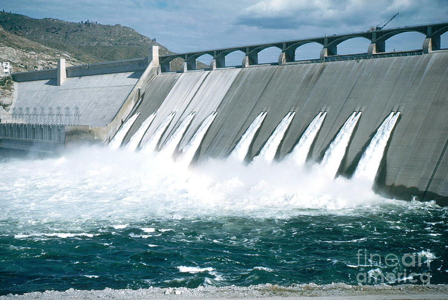 Grand Coulee Dam Photograph by Photo Researchers, Inc.