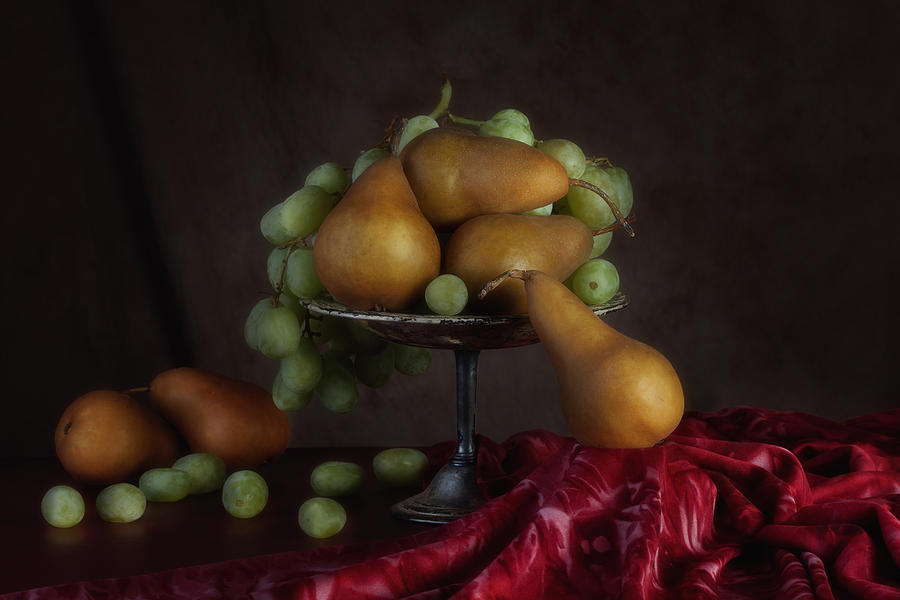 Fruit Photograph - Grapes and Pears Centerpiece by Tom Mc Nemar
