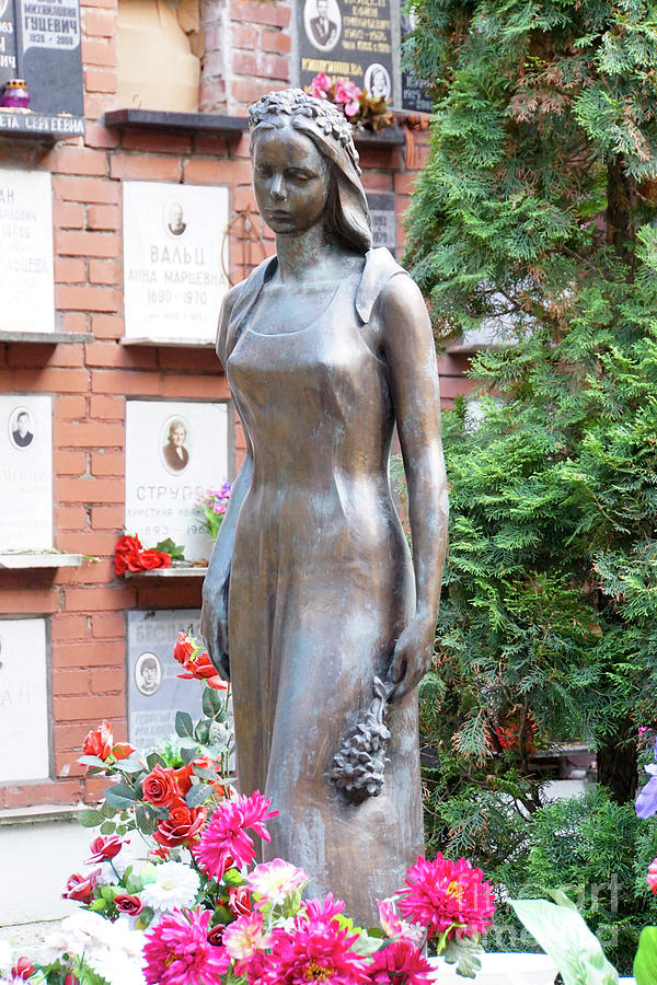 Grave of Mrs Gorbachev Photograph by Vladi Alon | Fine Art America