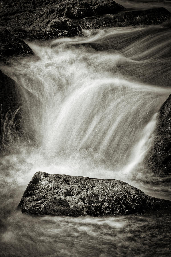 Great Falls Overlook Closeup Photograph by Stuart Litoff