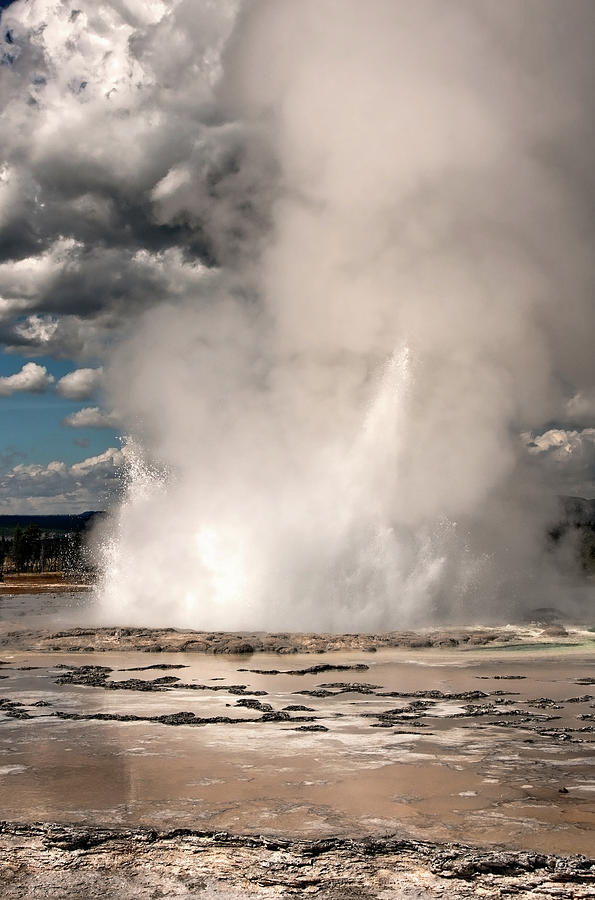 Great Fountain Geyser Photograph by Lana Trussell