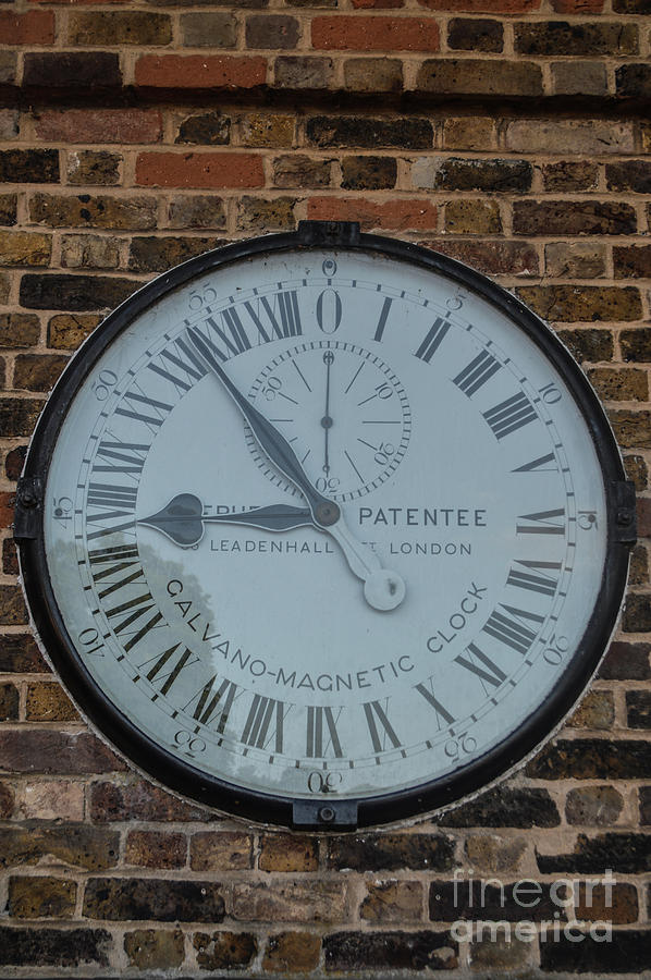 gmt-greenwich-mean-time-the-clock-in-greenwich-park-london-that-governs