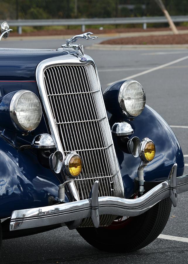 did ford have a greyhound hood ornament