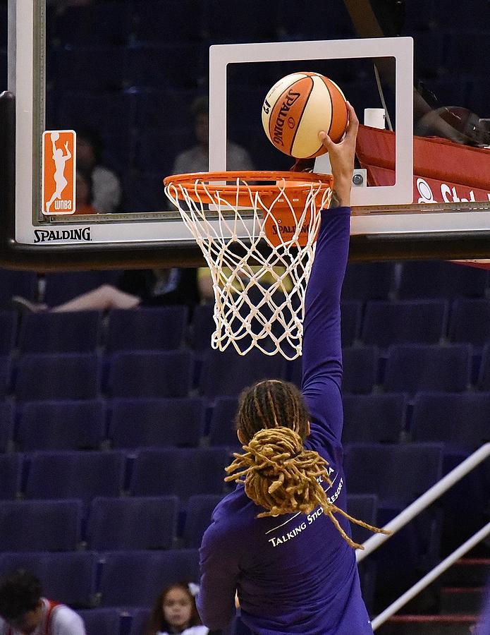 Basketball Photograph - Griner Dunking by Devin Millington