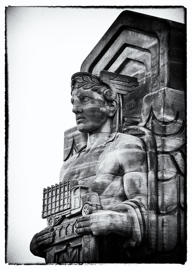 Side View of Two Guardians of Transportation with the Wings that Inspired  the New Team Logo Editorial Photography - Image of monument, person:  225292927