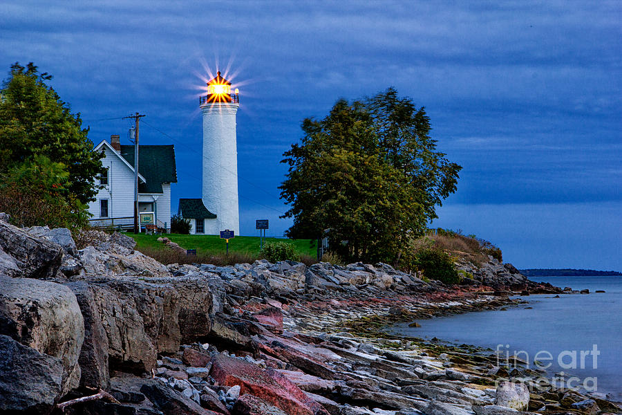 Guiding Light Photograph by Rod Best