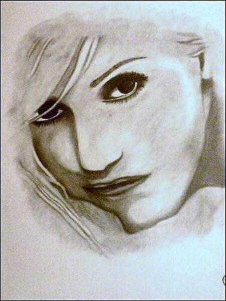 Gwen Stefani Drawing - Gwen Stefani by Pauline Murphy