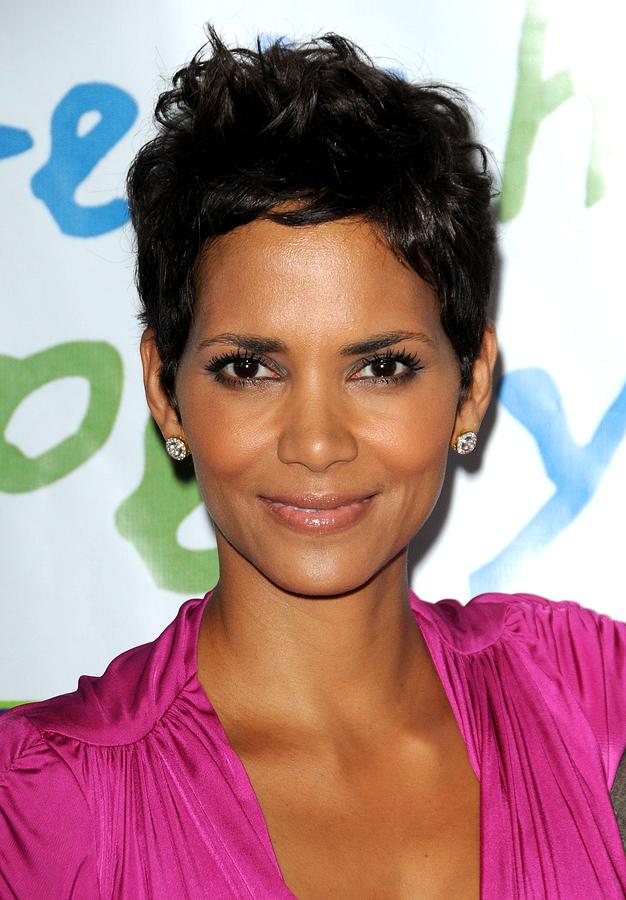 Halle Berry At Arrivals For Silver Rose Photograph by Everett