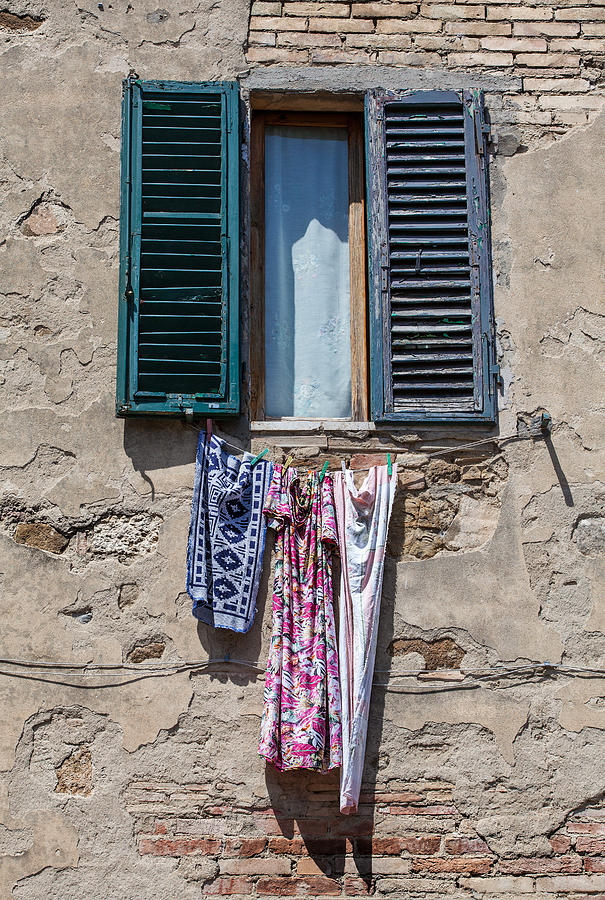 Hanging Clothes of Tuscany Painting by David Letts