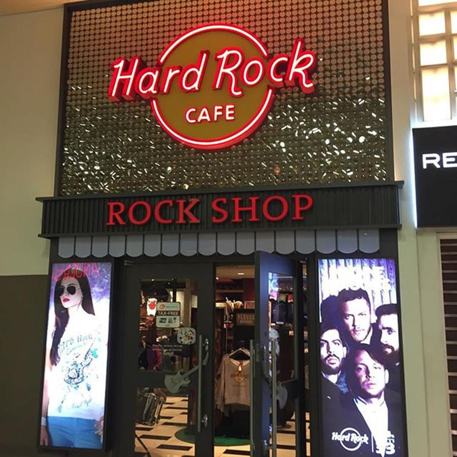 Hard Rock Cafe In Ueno Tokyo Photograph by Michiyuki Yamazaki