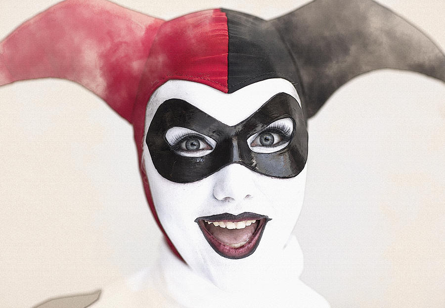 Harley Quinn Mask - Movie Wallpaper