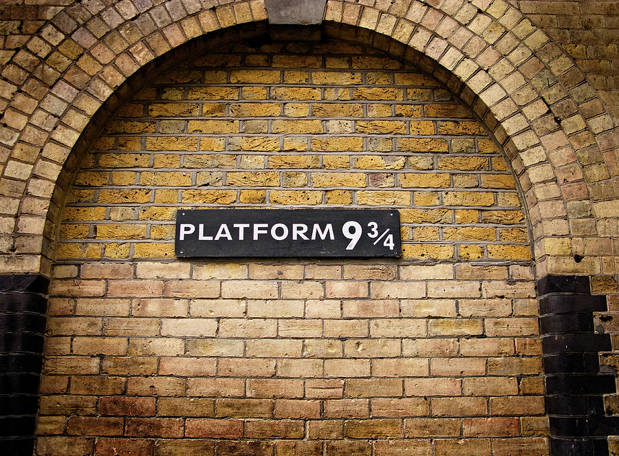 etnisch gokken Herhaal Harry Potter Train 9-3/4 Photograph by Doc Braham - Pixels
