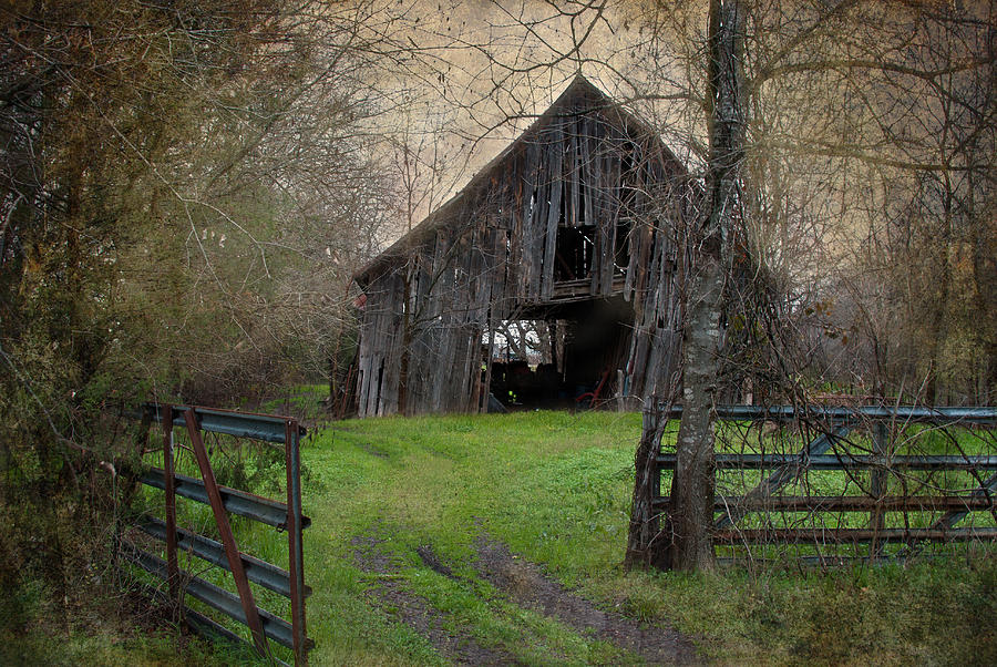 Haunted Barn Photograph by Lisa Moore - Pixels