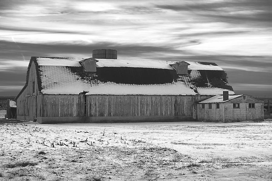 Black And White Photograph - Haunted Barn by Theresa Campbell