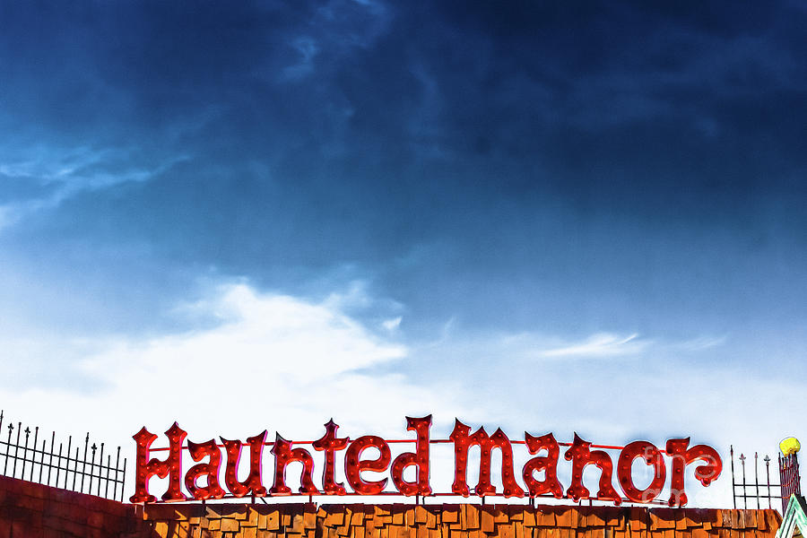Haunted Manor  Photograph by Colleen Kammerer