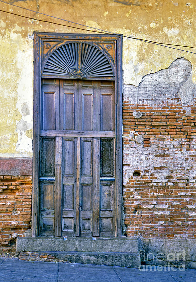 Havana Cuba Doorway Photograph by David Zanzinger