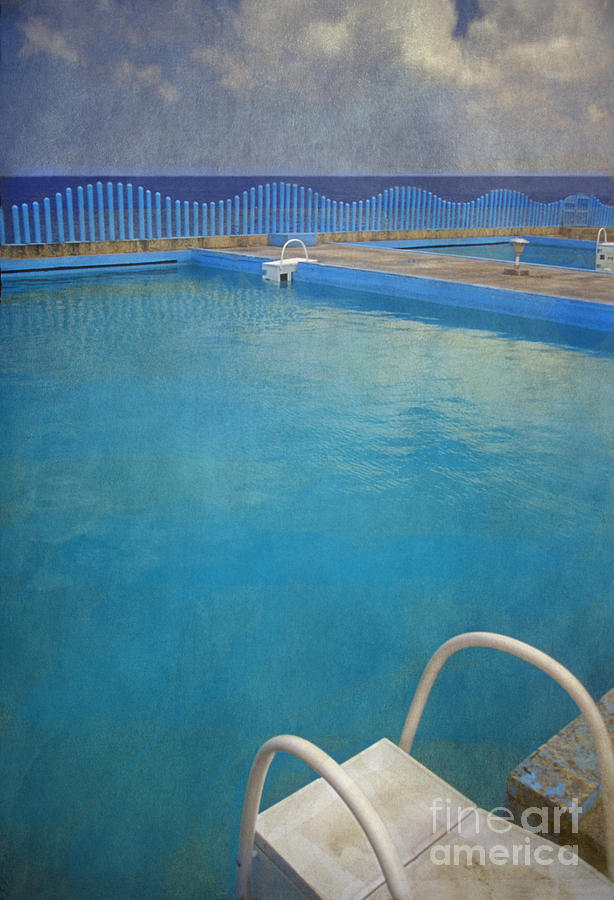 Havana Cuba Swimming pool and Ocean Photograph by David Zanzinger