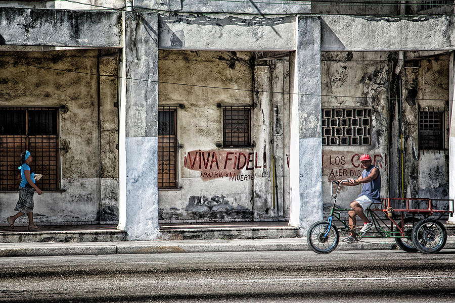 Havana Graffiti Street Scene Photograph by Gigi Ebert