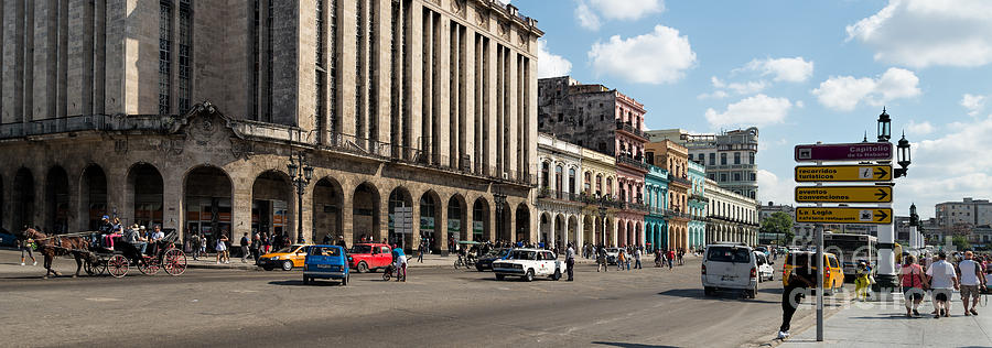 Havana - Paseo Del Prado  Photograph by Les Palenik