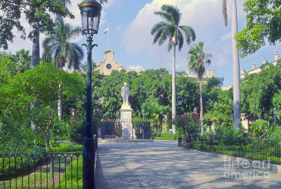 Havana Plaza de Armas Photograph by Bob Phillips