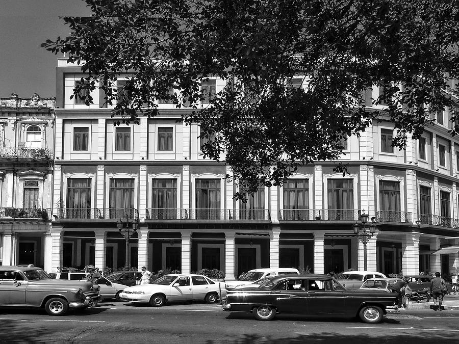 Havana Rush Hour  Photograph by Connie Handscomb