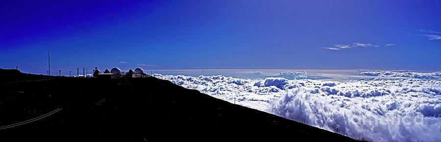 Hawain Islands Maui Haleakala Natl Park Crater Puu Ulaula Telesc Photograph by Tom Jelen