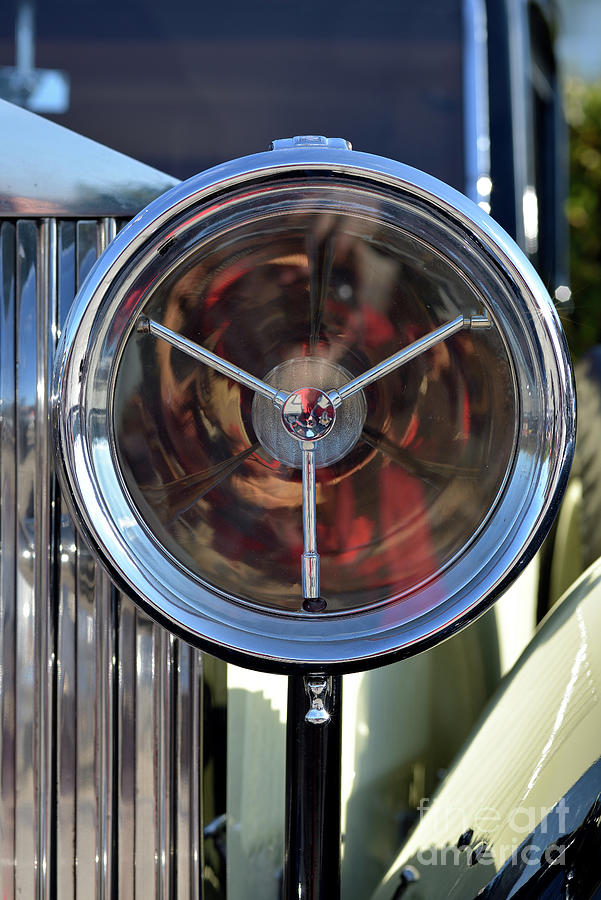 Headlight of a 1934 Rolls Royce 20/25 Photograph by George Atsametakis