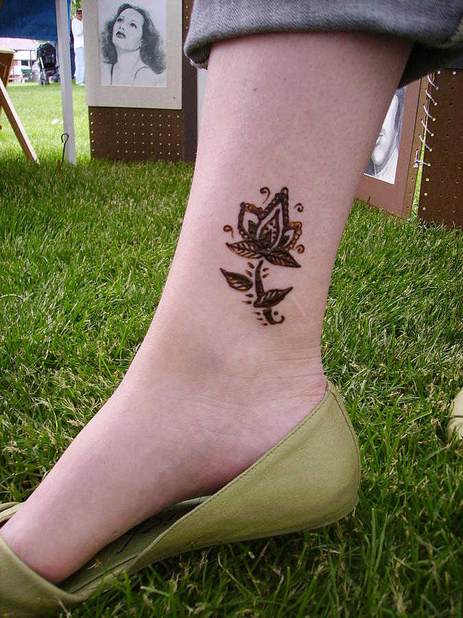 Henna tattoo flower template HandDrawn Henna Flowers Mehndi Doodles Stock  Vector  Adobe Stock