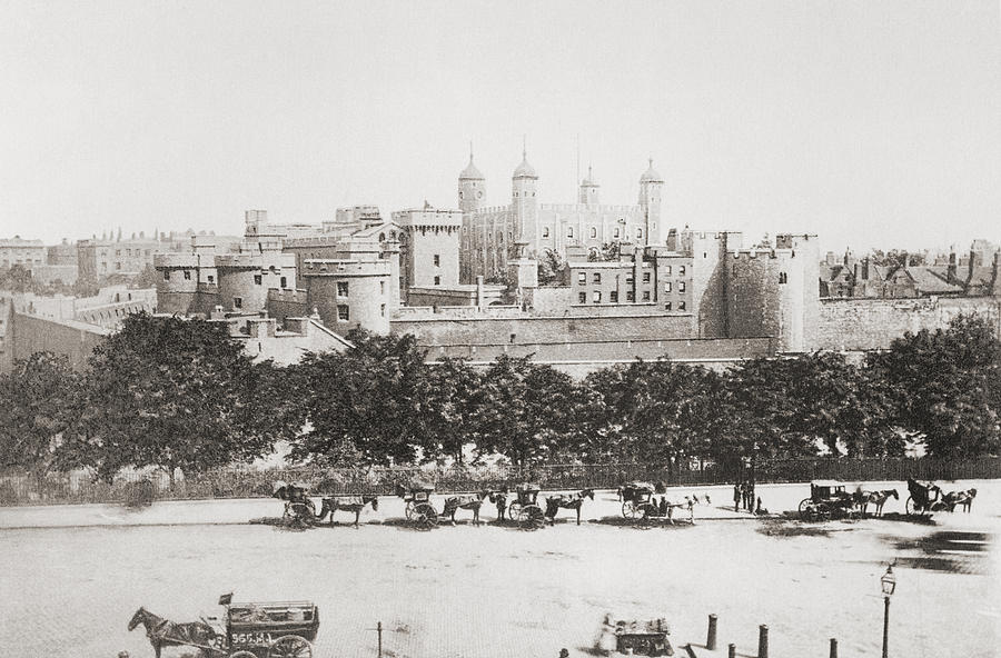 Tower Of London Drawing - Her Majesty S Royal Palace And by Vintage Design Pics