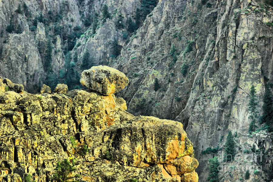 Book Photograph - A Boulder above Black Canyon by Jeff Swan