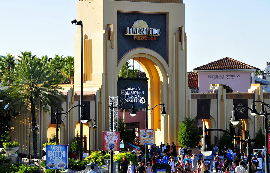 HHN 21 front gate 2011 Photograph by David Lee Thompson