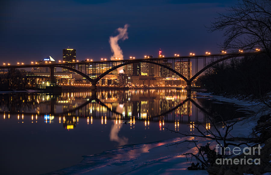 Downtown St Paul Framed By The High Bridge Stock Photo - Download Image Now  - St. Paul - Minnesota, Minnesota, Downtown District - iStock