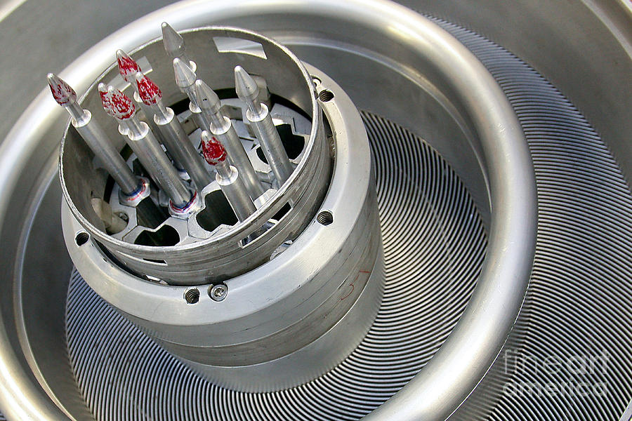 High Flux Isotope Reactor, Flux Trap Photograph by Science Source