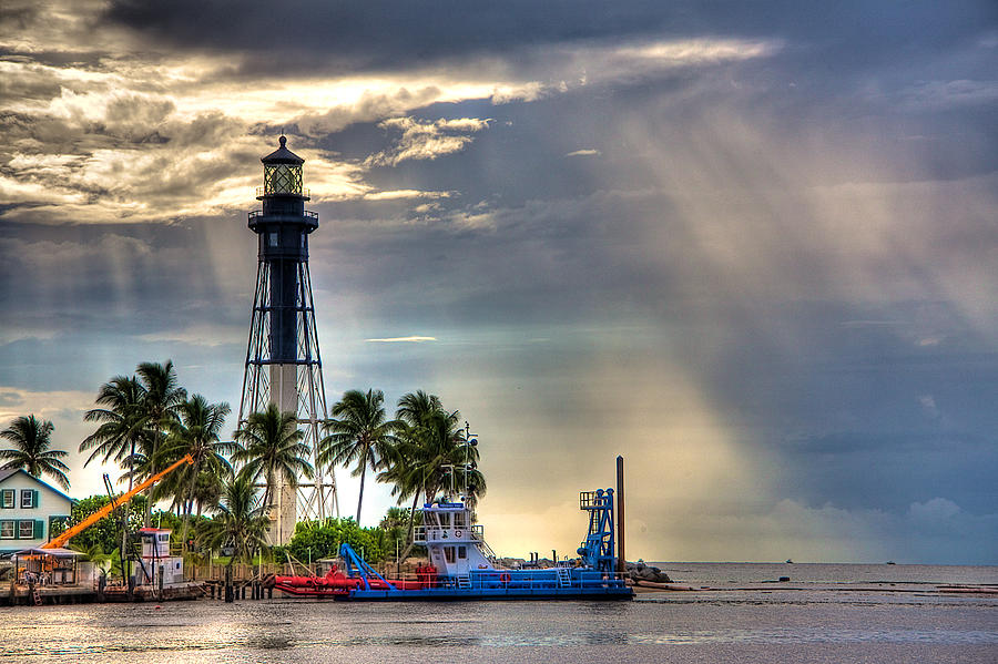 Hillsboro Inlet Lighthouse Photograph by William Wetmore
