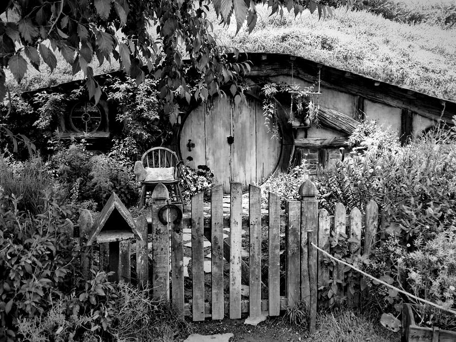 Peter Jackson Photograph - Hobbits Gate BW by Kathy Kelly