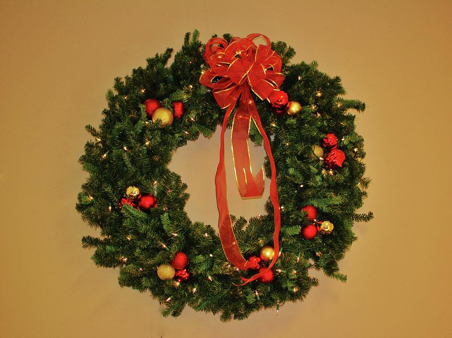 Holiday Wreath Photograph by Cynthia Guinn
