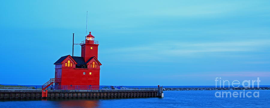 Lake Michigan Photograph - Holland Harbor Light by Dale Niesen