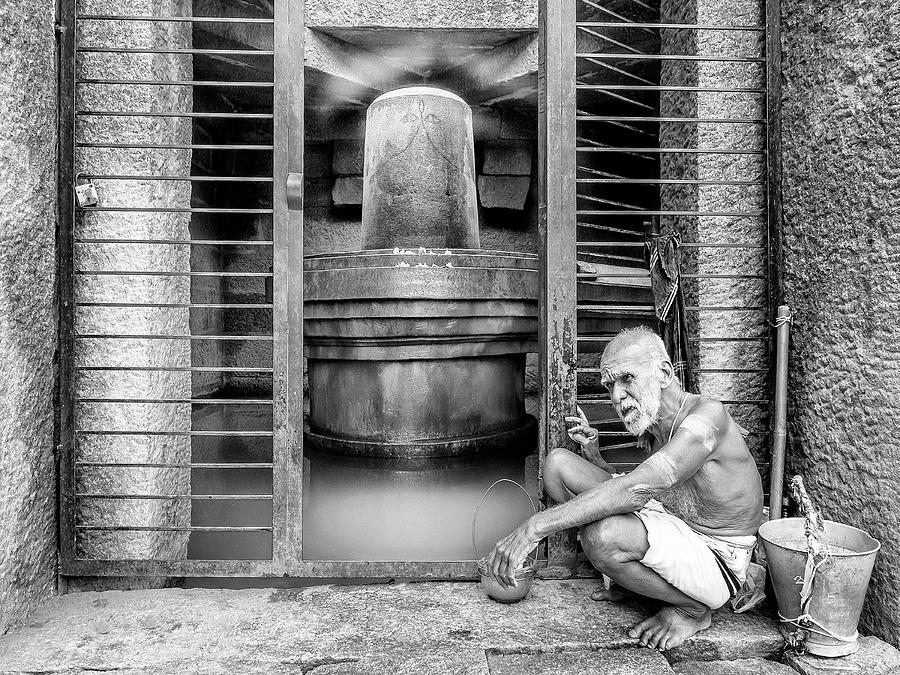 Holy Man at Badavi Linga Temple Photograph by Dominic Piperata