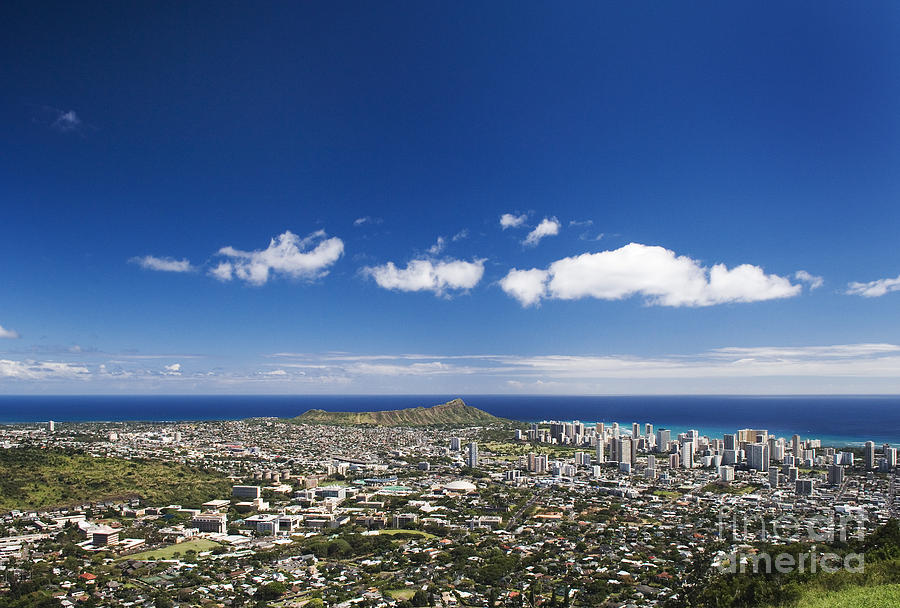 University Of Hawaii Photograph - Honolulu by Greg Vaughn - Printscapes