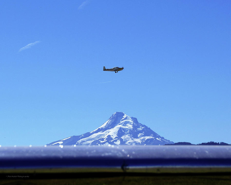Hood River Fly In Photograph by Don Siebel