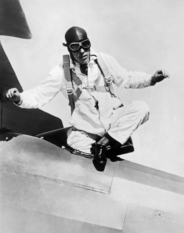Hopes To Set Free Fall Record Photograph by Underwood Archives