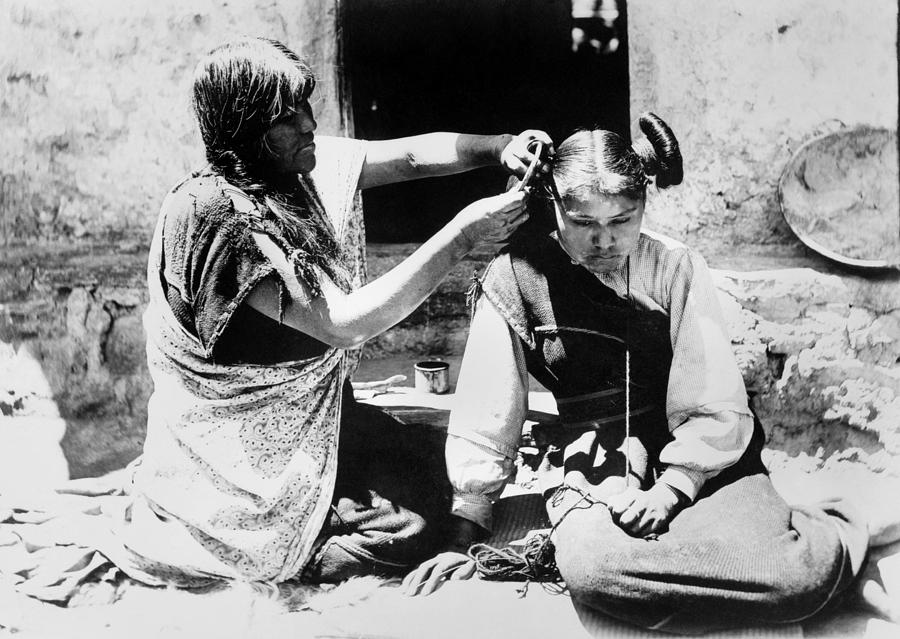HOPI HAIR DRESSER, c1909 Photograph by Granger