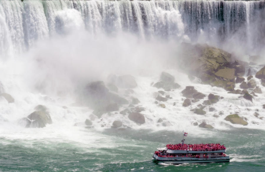 Niagra Falls Photograph - Hornblower - Niagara Wonder by Garvin Hunter