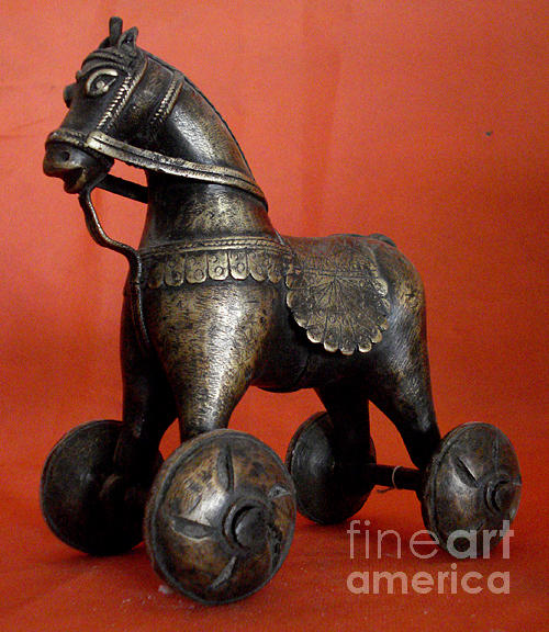 Horse on wheel Sculpture by Ram Kali Devi